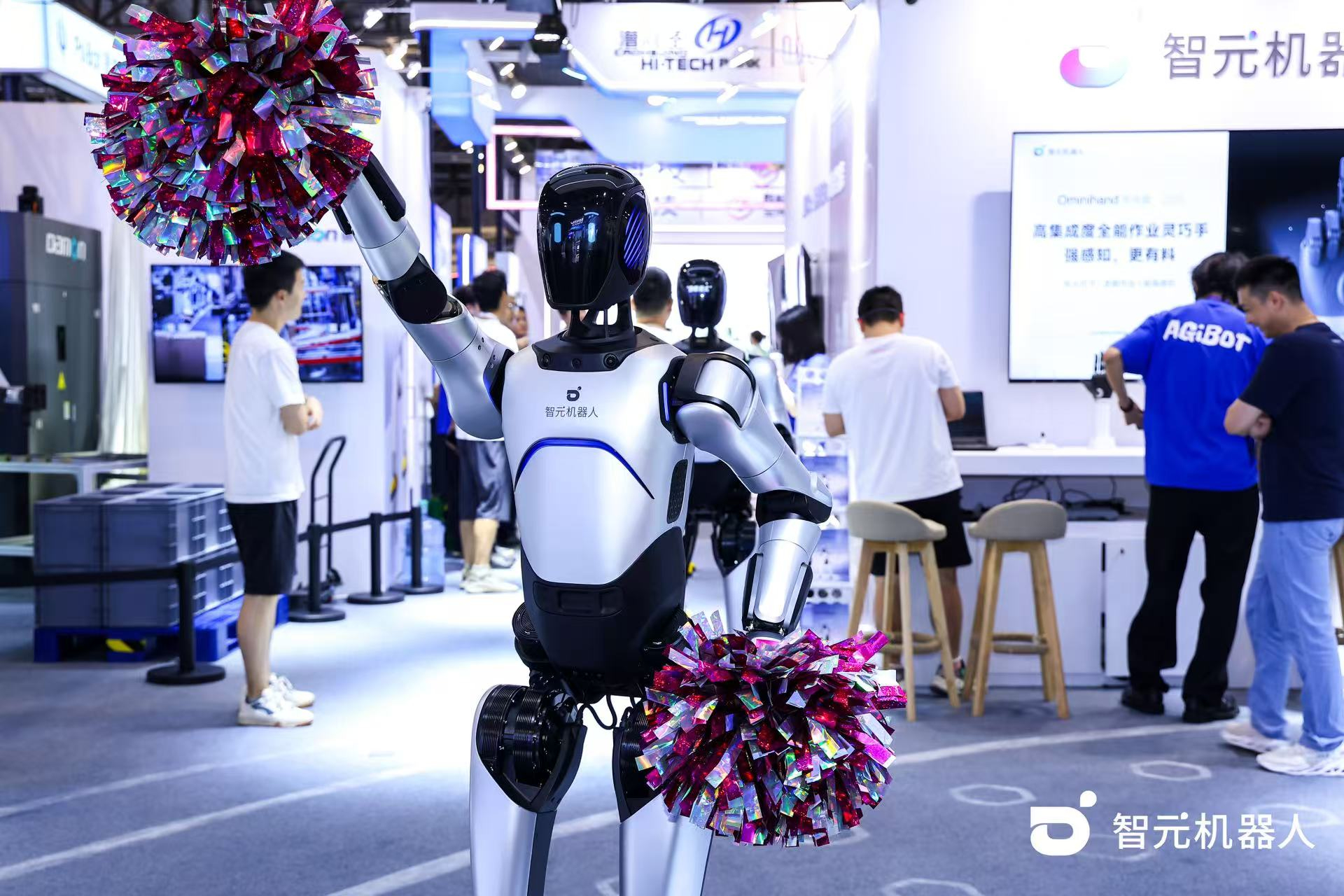 welcome-球速体育-阿童木“天兵一号”人形机器人亮相2025上合组织数字经济论坛